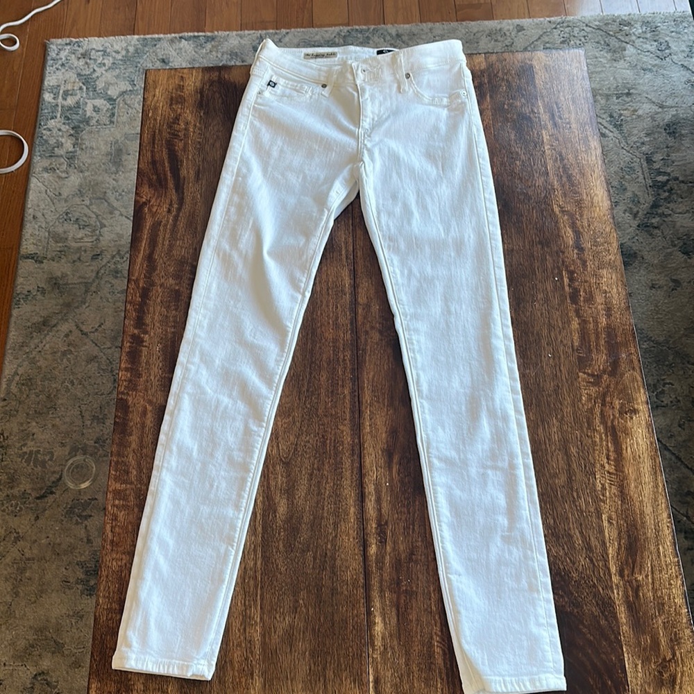 AG brand White Skinny Leg jeans in size 25